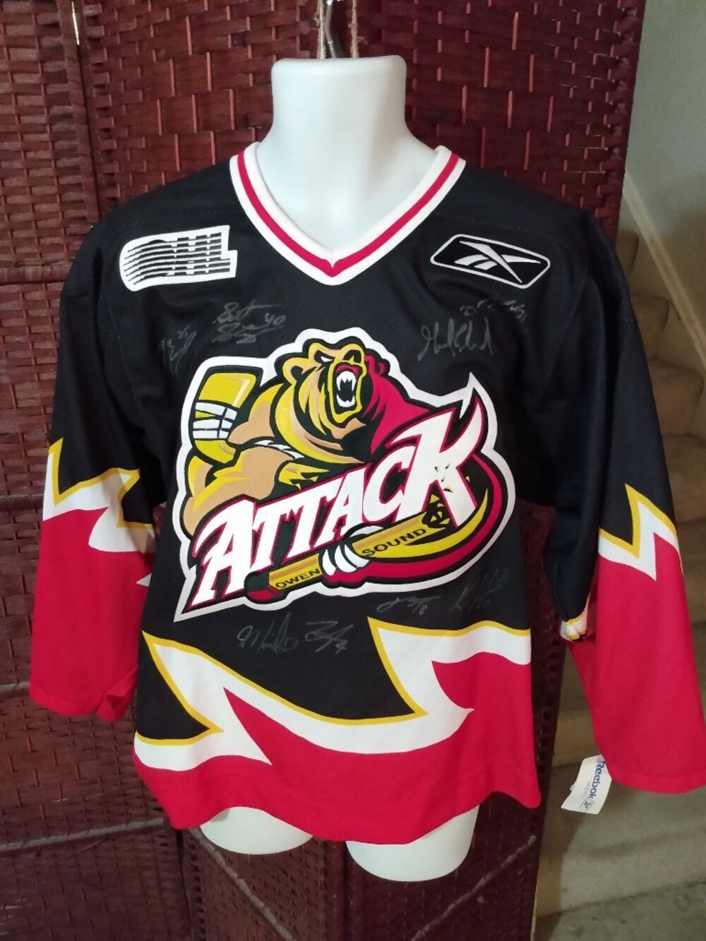 NWT Reebok Owen Sound Attack Jersey Adult Small Multiple Signatures OHL CHL